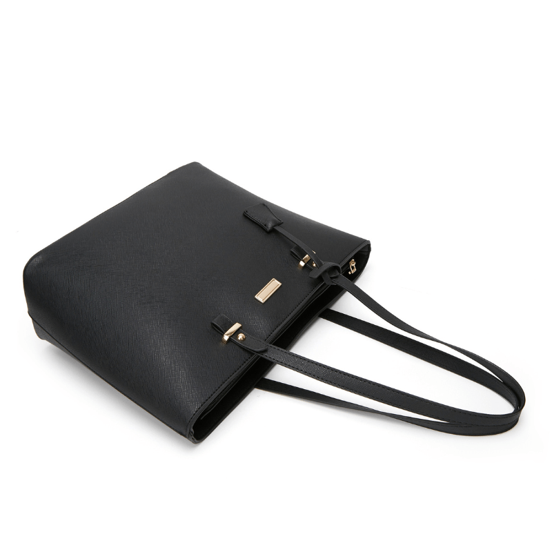 Set of leather shoulder bags