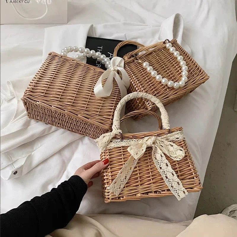 Mini straw bow bag