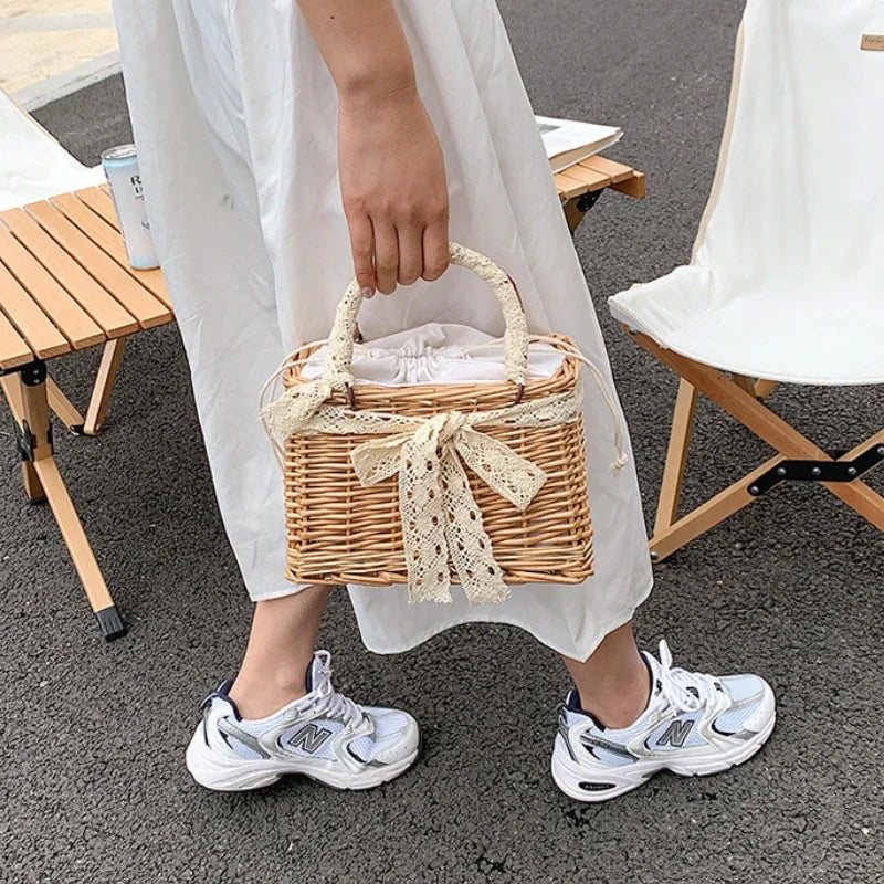 Mini straw bow bag