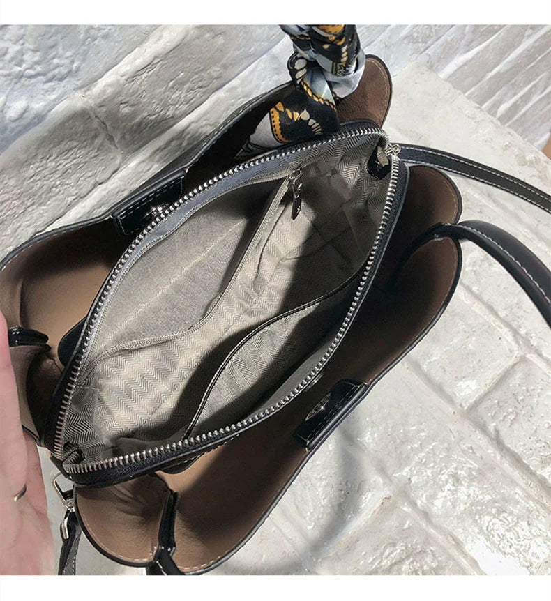 Stéphania | Leather Bucket Crossbody Bag