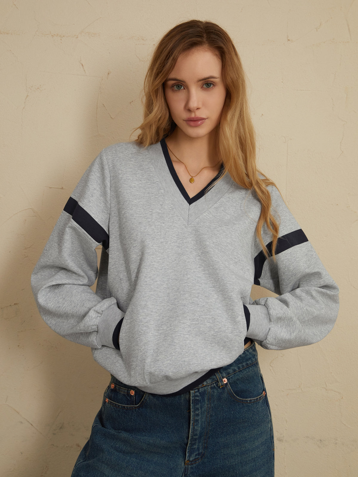 Contrast-Edged Cozy Oversized Sweatshirt