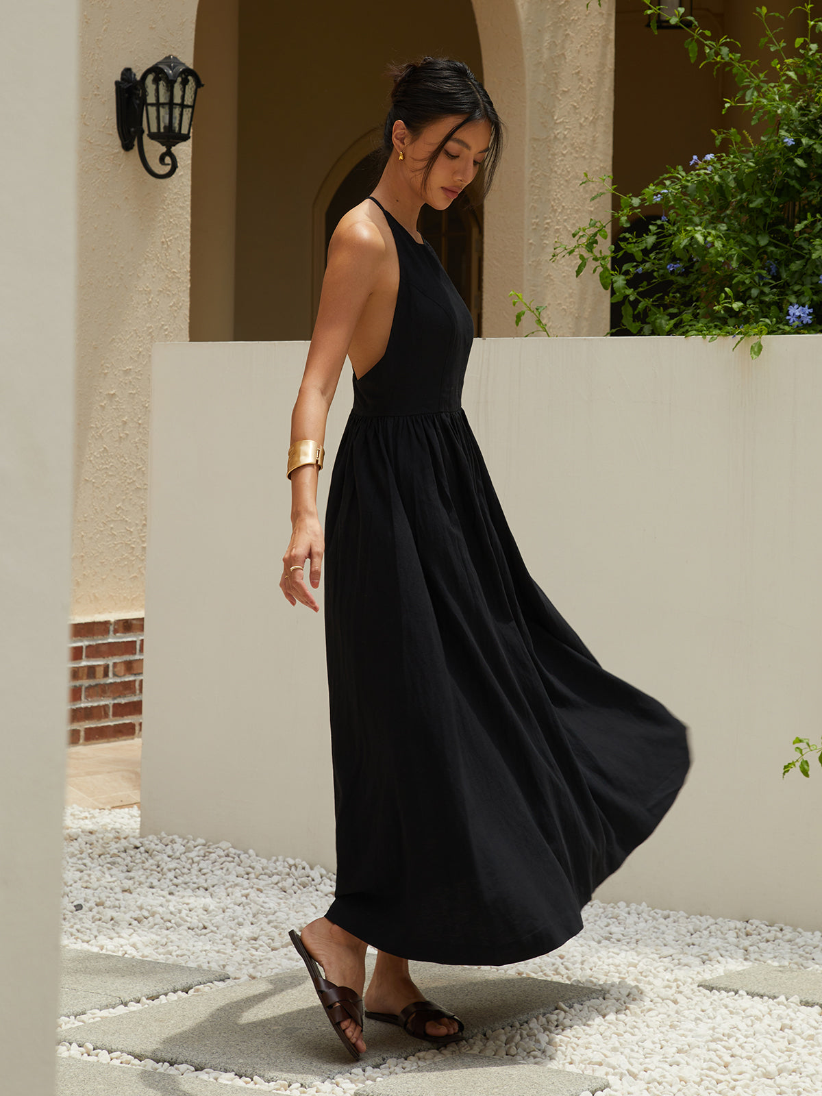 Chic Halterneck Full-Length Dress for Evening Events