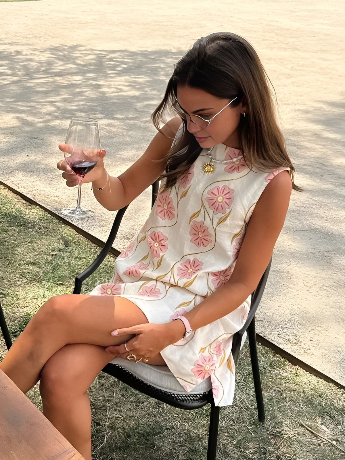 Charming Floral Sleeveless Short Dress for Casual Outings
