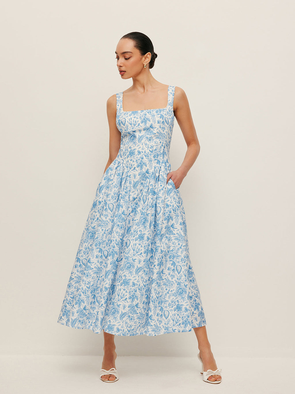 Square-Neck Dress Featuring Print Design and Pockets