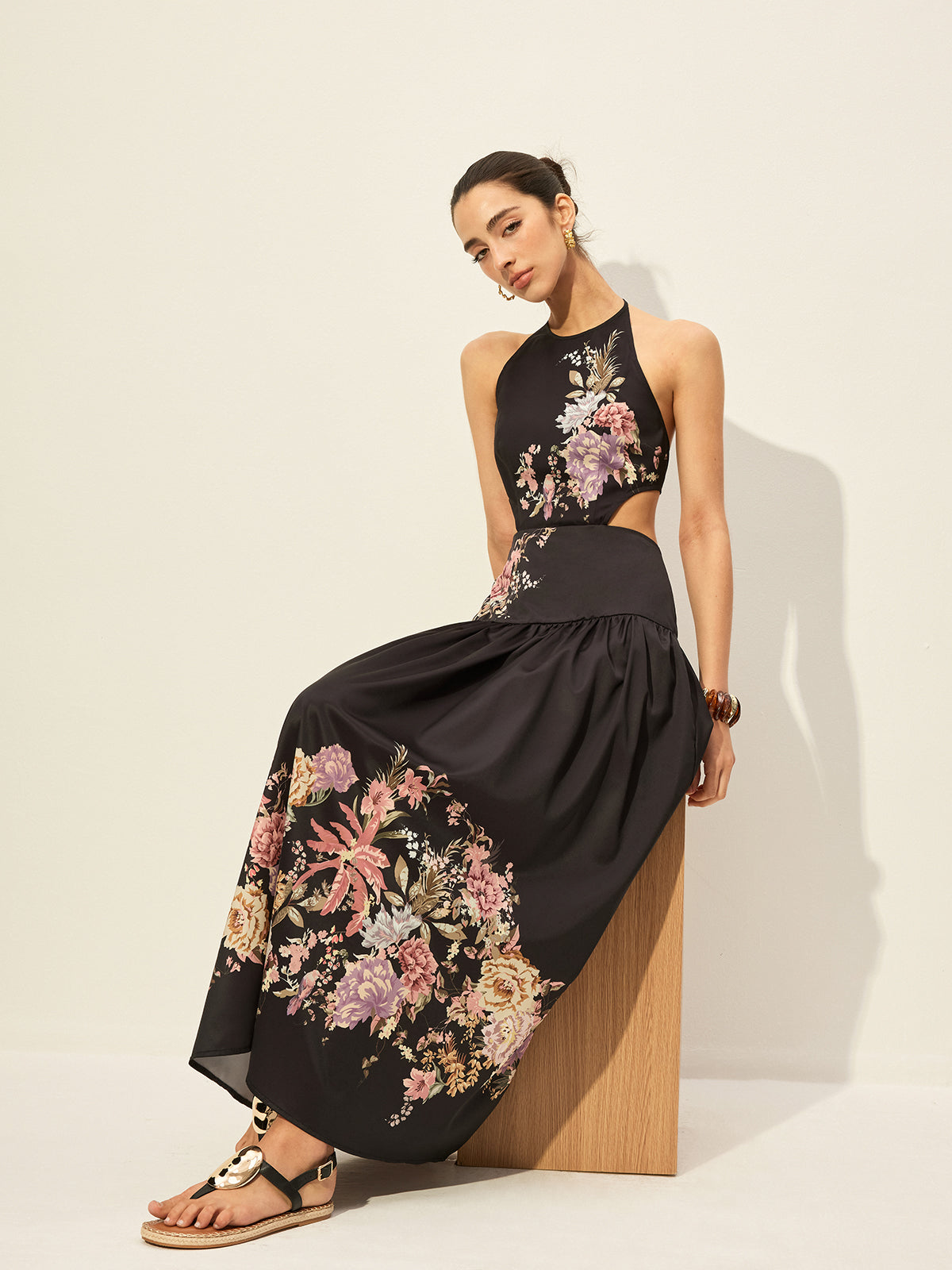Halter Neck Dress Featuring Floral Print and Cut-Out