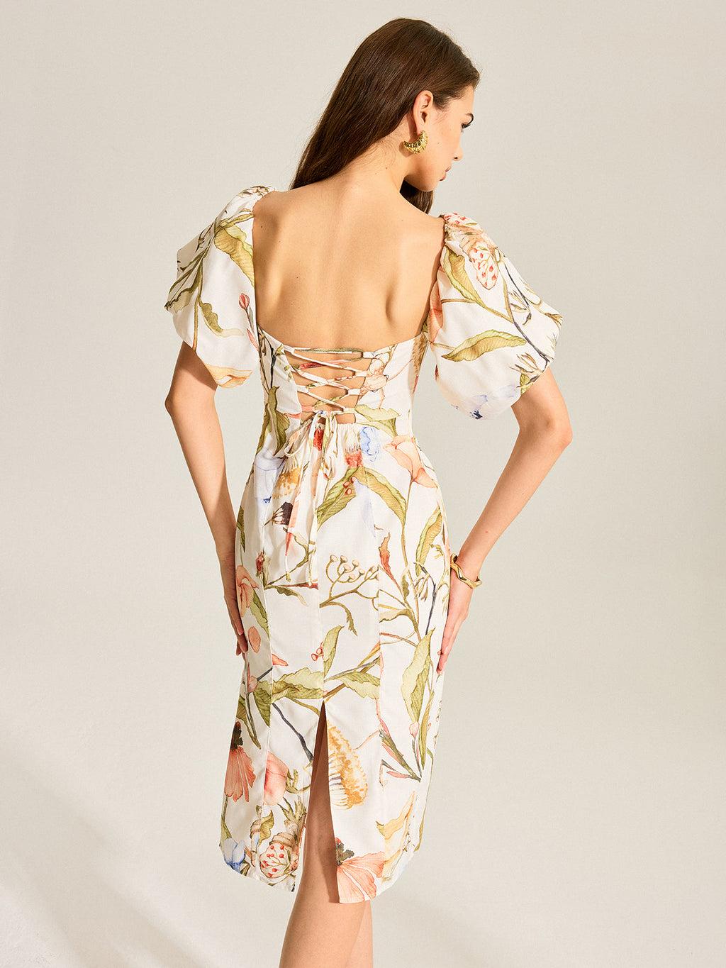 Backless Dress with Floral Pattern and Puff Sleeves