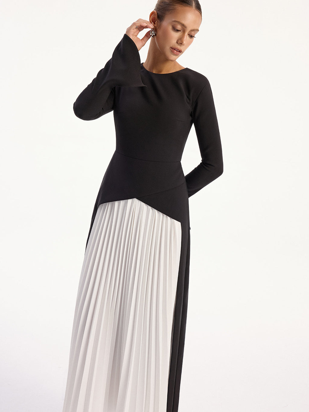 Dual-Tone Pleated Long Sleeve Midi Dress
