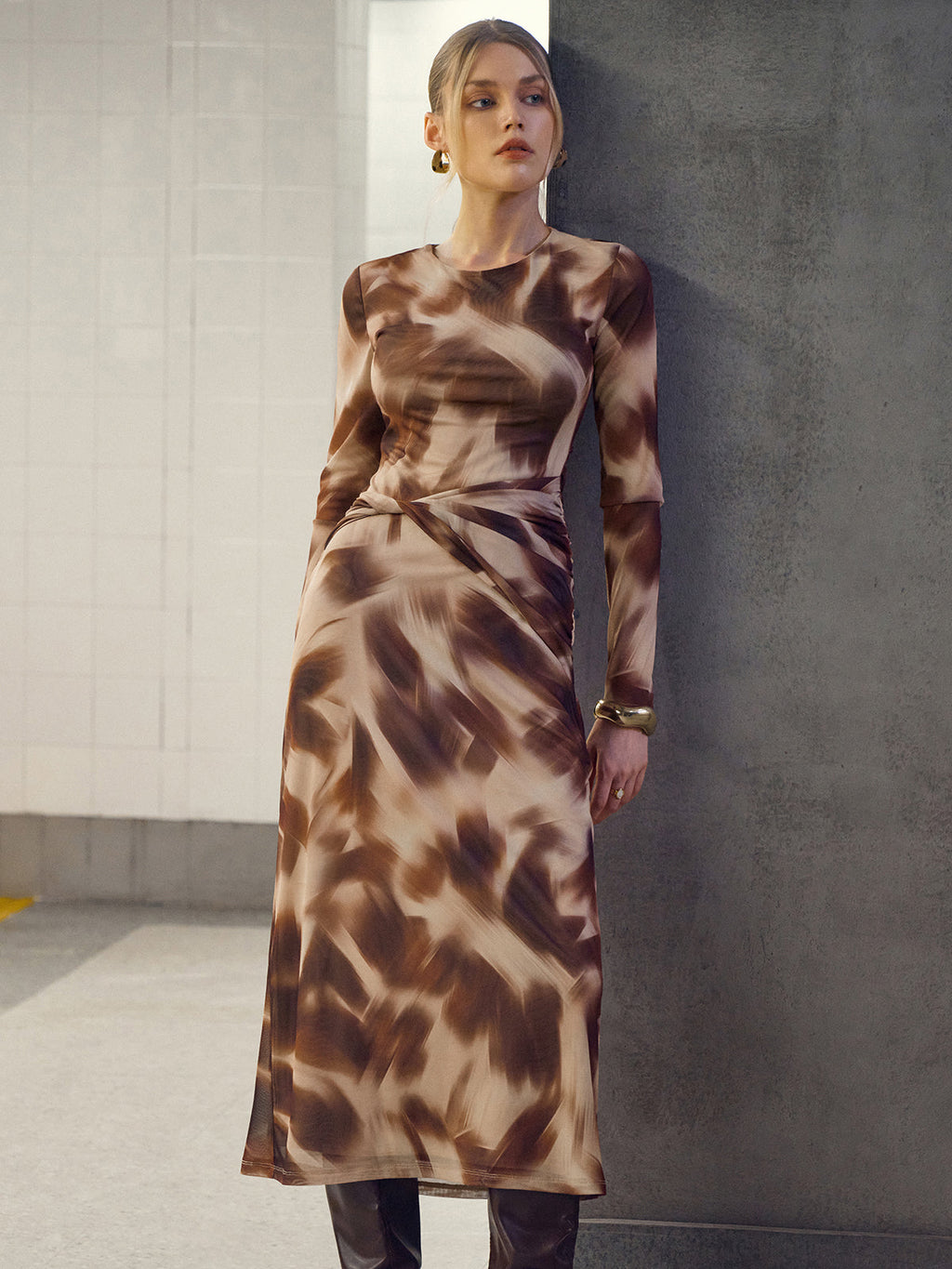 Abstract Pattern Twisted Mesh Midi Dress