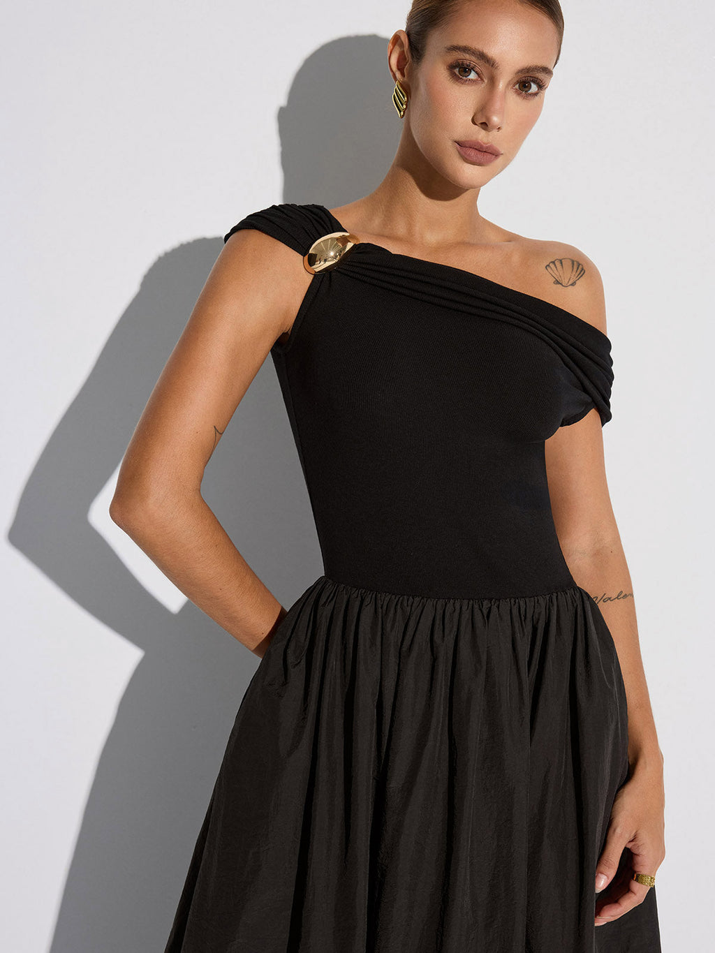 Flowy Maxi Dress with Pockets and Off-Shoulder Design