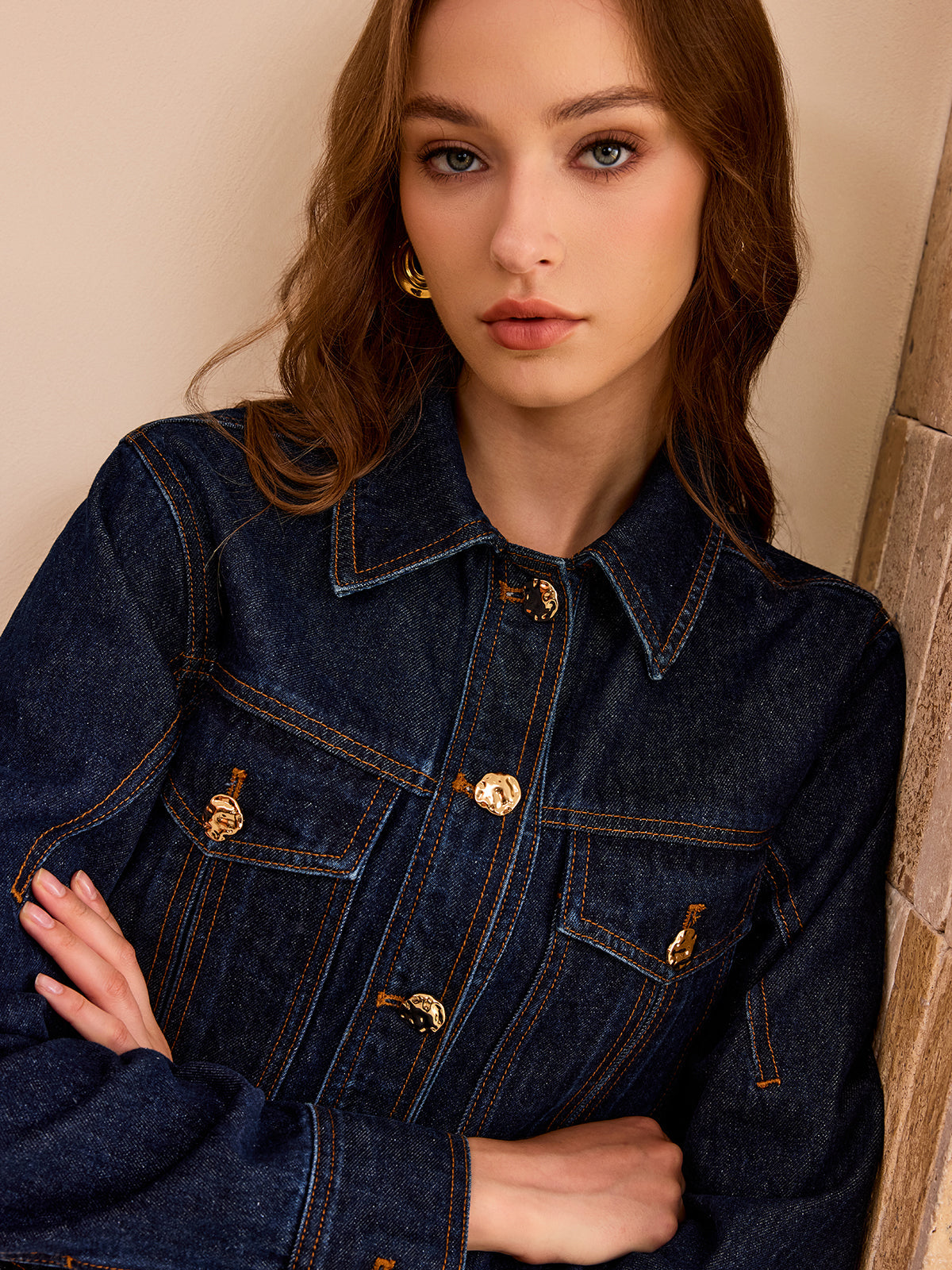 Stylish Cropped Denim Jacket with Metal Buttons