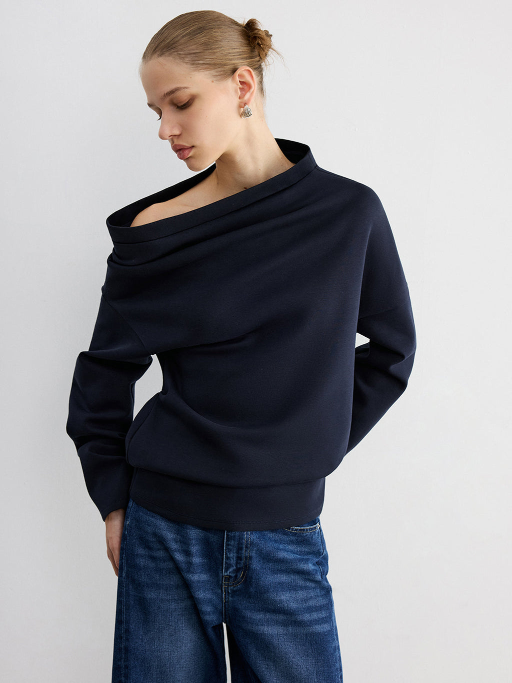 Casual Off-Shoulder Sweatshirt in Cotton Blend