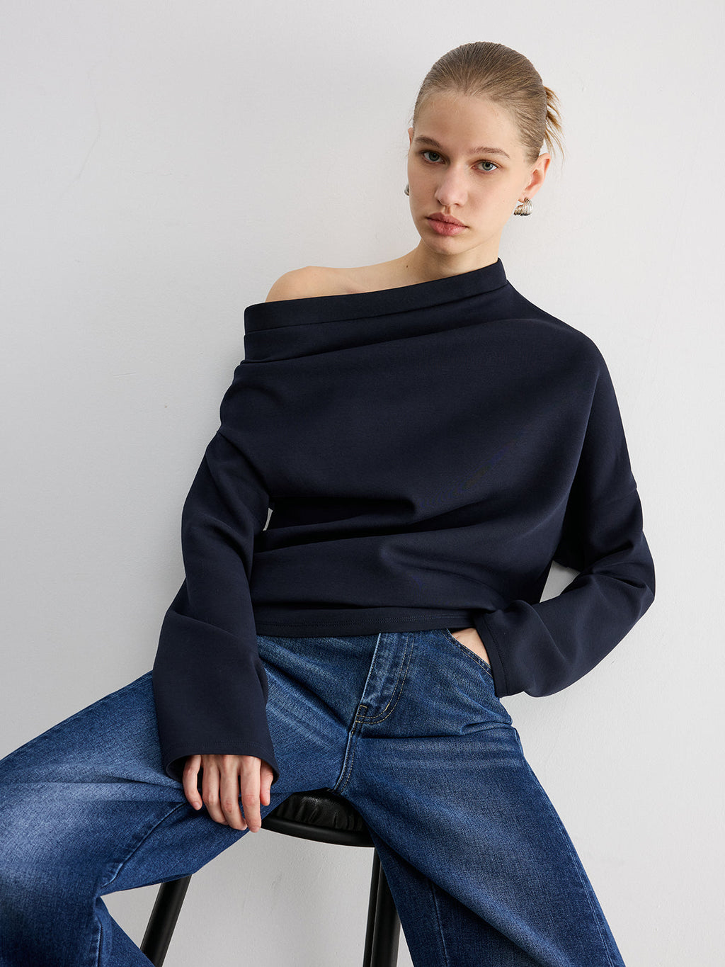 Casual Off-Shoulder Sweatshirt in Cotton Blend