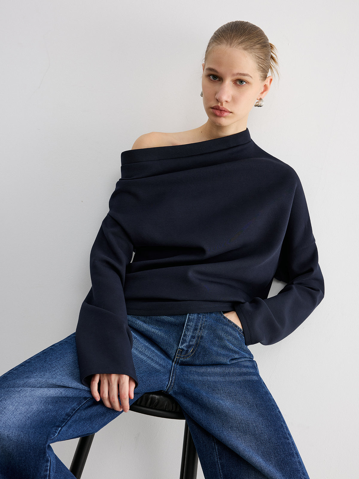 Casual Off-Shoulder Sweatshirt in Cotton Blend