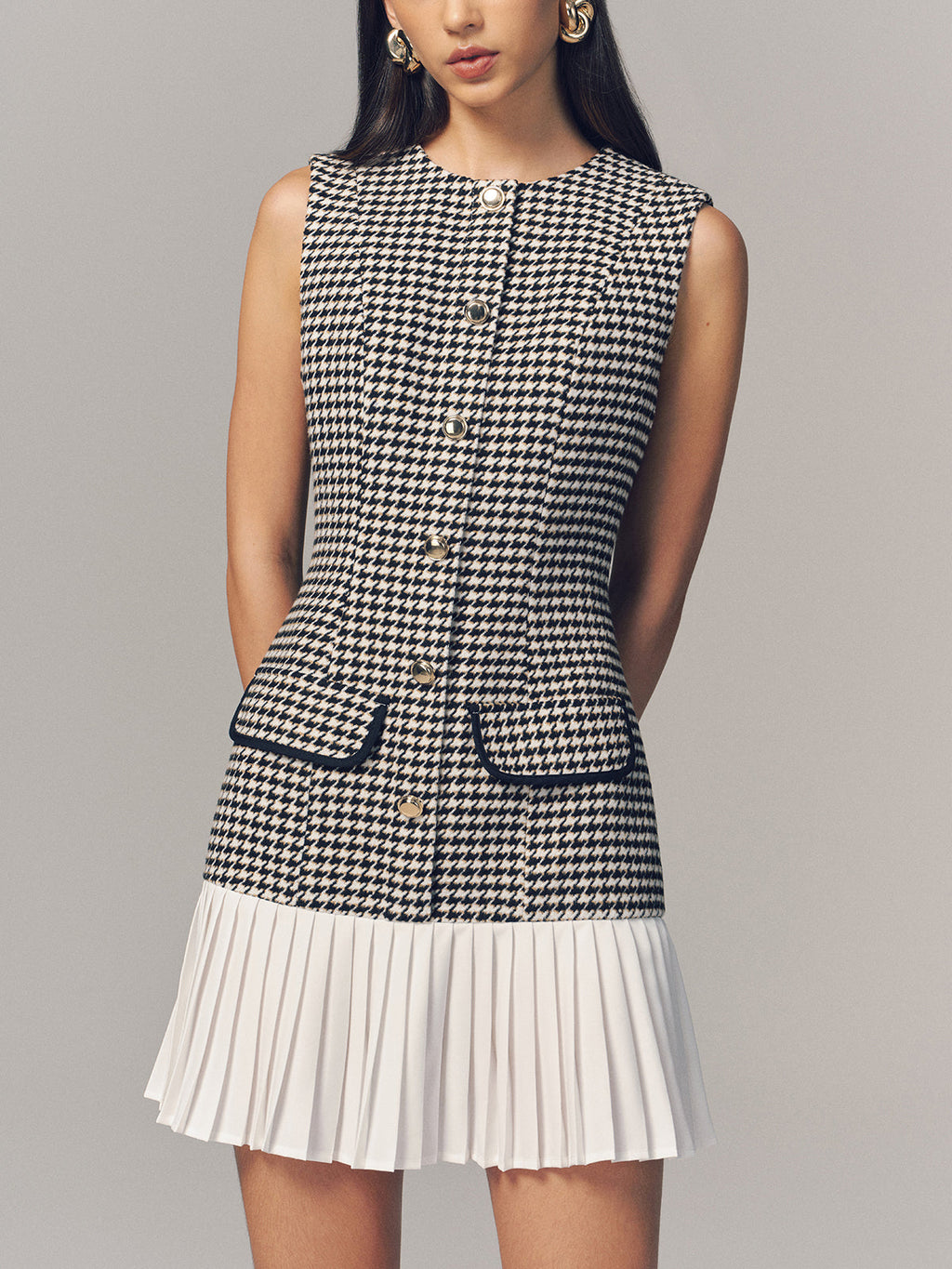 Houndstooth Pleated Mini Dress with Sleeveless Design