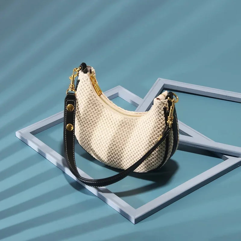 Mini straw shoulder bag