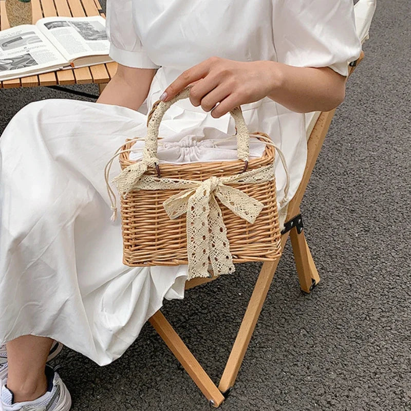 Mini straw bow bag