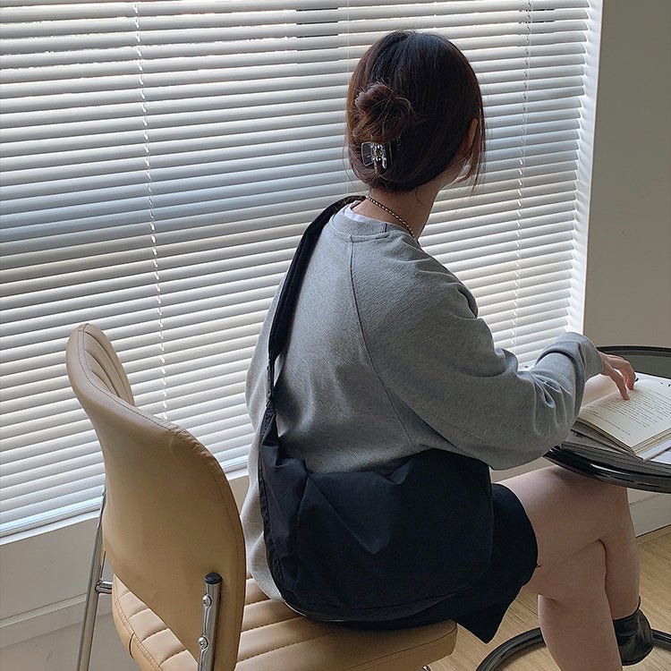 Béatrice | Crescent Crossbody Bag