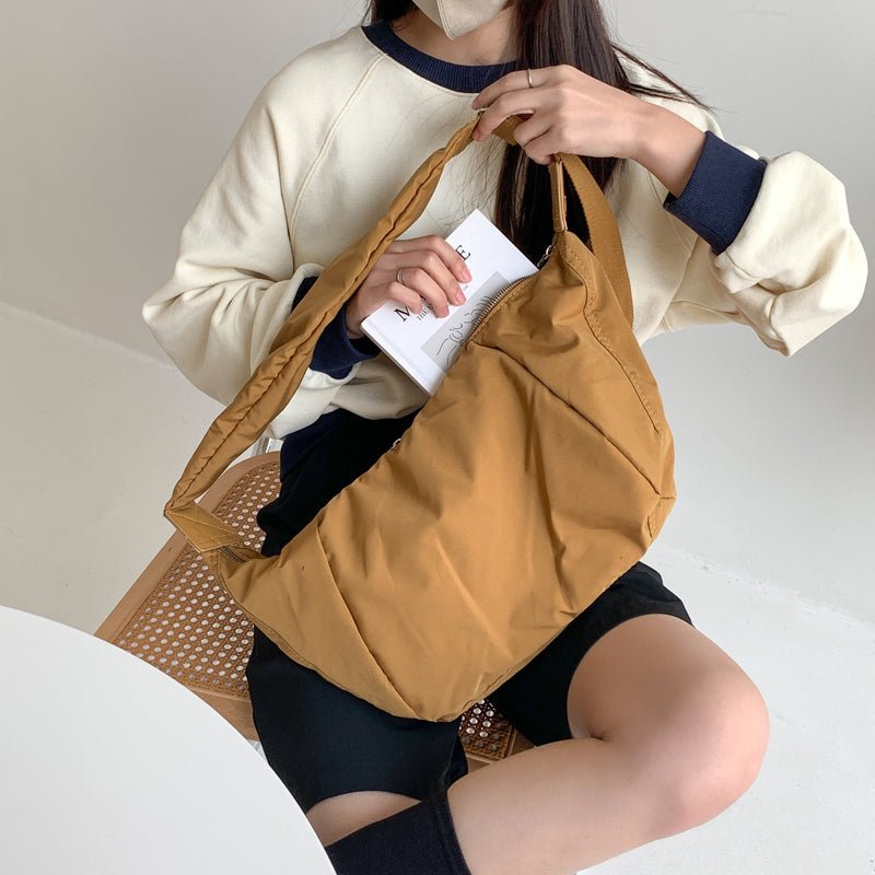 Béatrice | Crescent Crossbody Bag